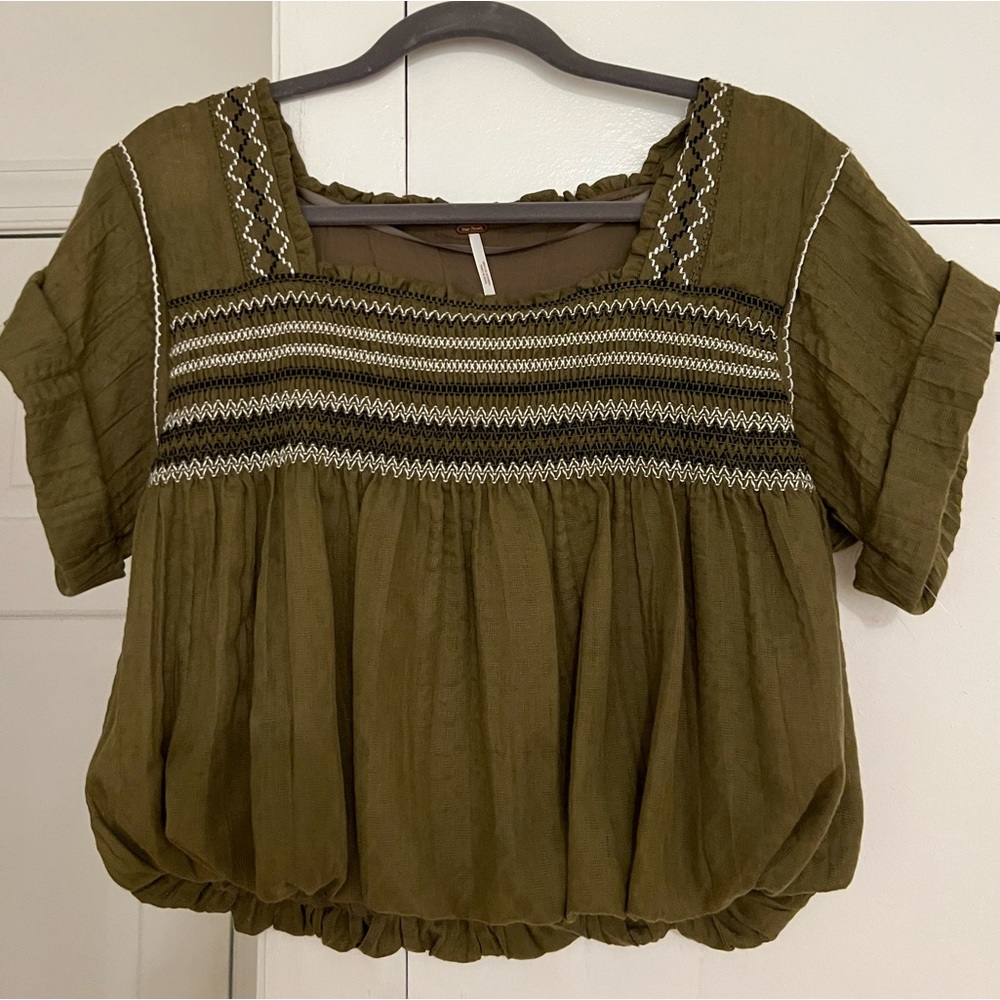 FREE PEOPLE army/olive grewn crochet top size XS (new without tags)